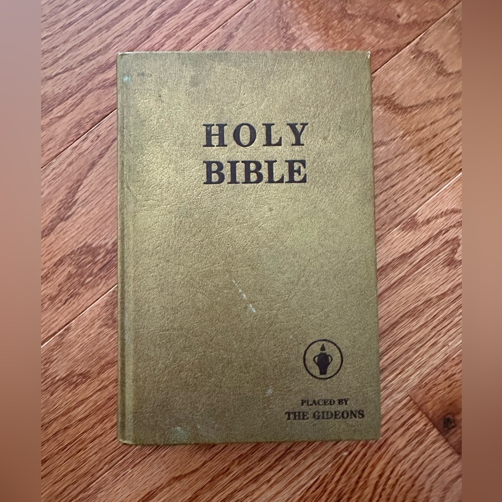 Gold Holy Bible by The Gideons - Picture 9 of 9